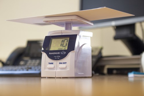 Briefweger Raadhuis tot 500 gram kunststof wit-1